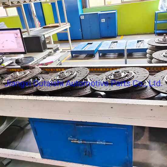 Tractor Parts Wholesale Price Clutch Pressure Plate Clutch Disc 82011592 for Ford